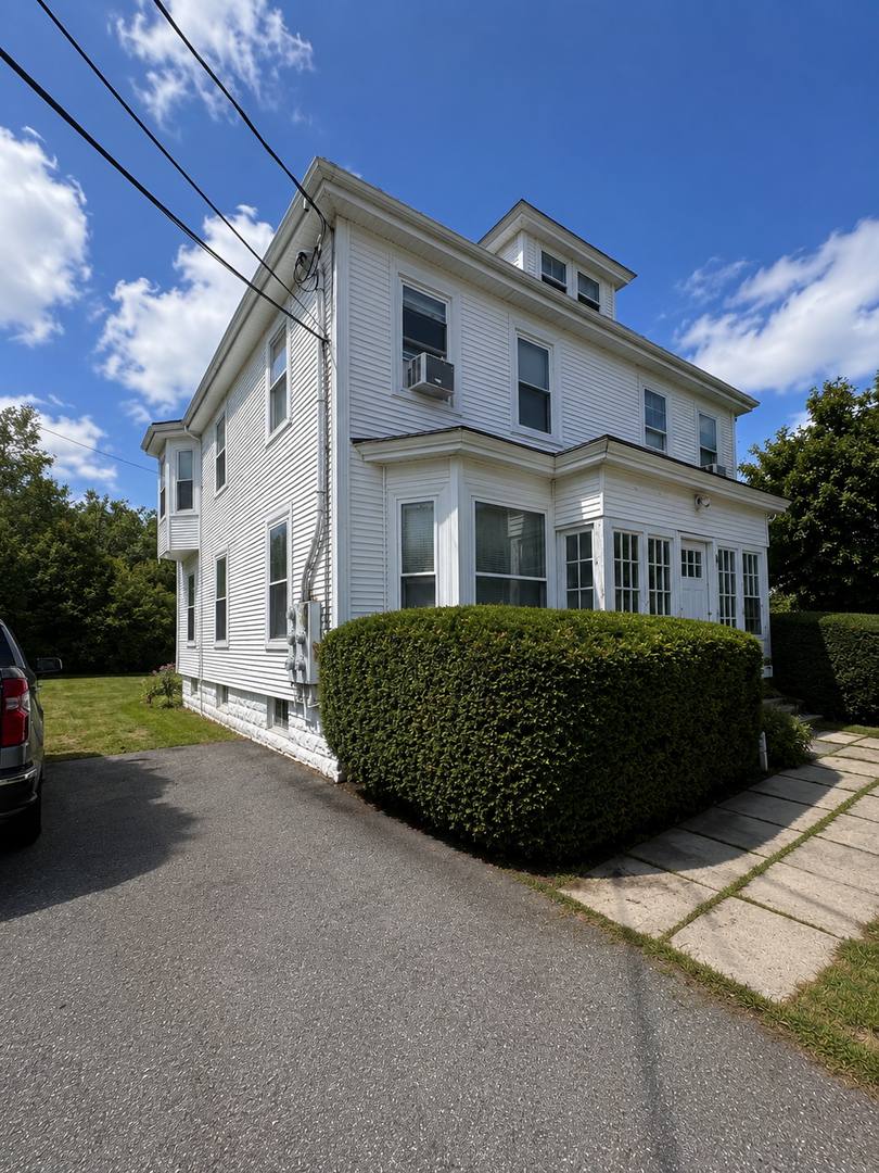 Apartment for rent at 84 Main St, Plaistow, NH 03865