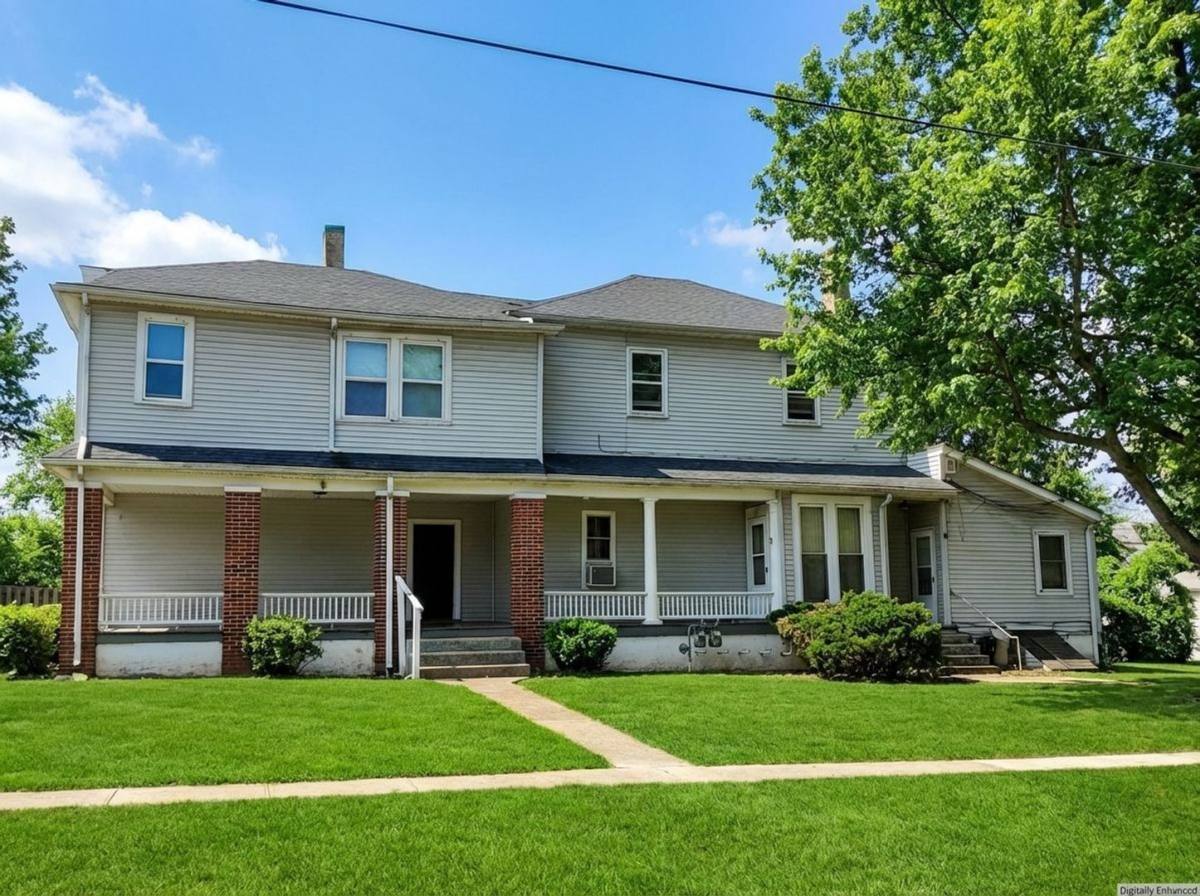 Apartment for rent at 908 E Main St, Crawfordsville, IN 47933