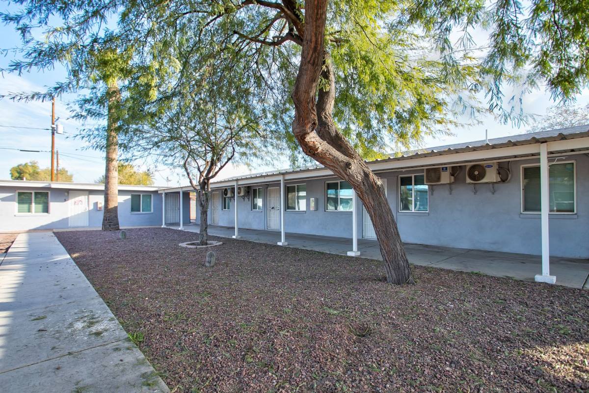 Apartment for rent at 206-216 E Jones Ave, Phoenix, AZ 85040