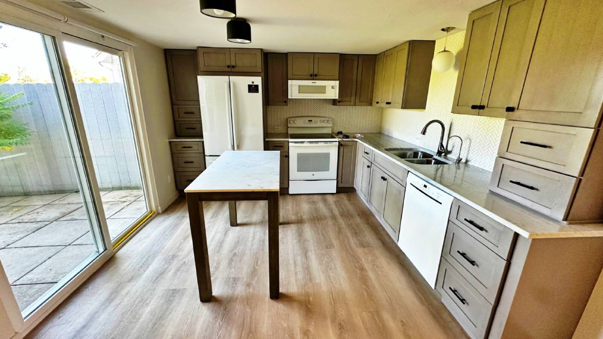 Townhouse for rent at 2122 S Victor St #E, Aurora, CO 80014