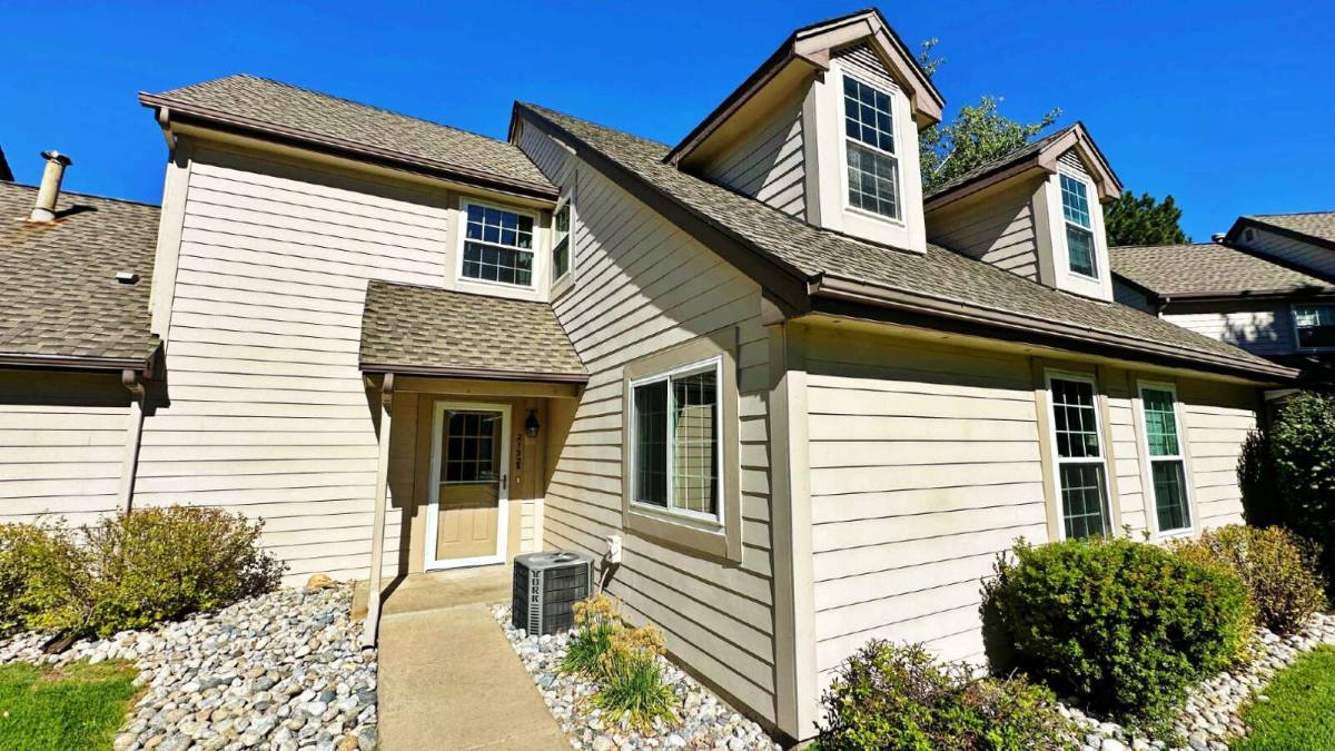 Townhouse for rent at 2122 S Victor St #E, Aurora, CO 80014