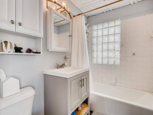 Apartment for rent at 1901 Laurel Ave W #1, Minneapolis, MN 55405