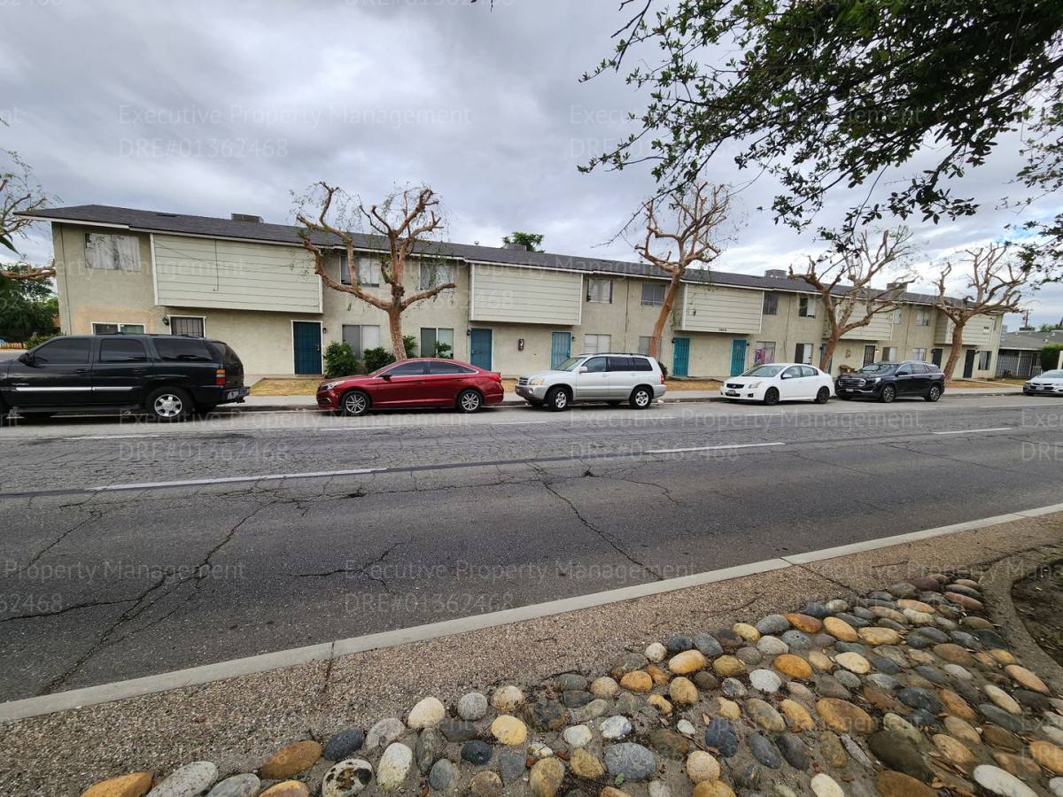 Apartment for rent at 2909 S Chester Ave, Bakersfield, CA 93304
