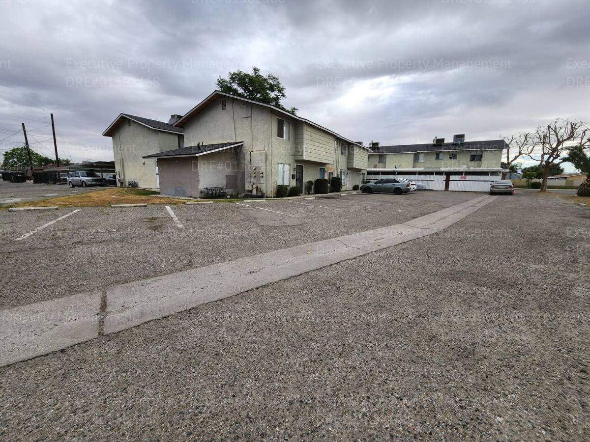 Apartment for rent at 2909 S Chester Ave, Bakersfield, CA 93304