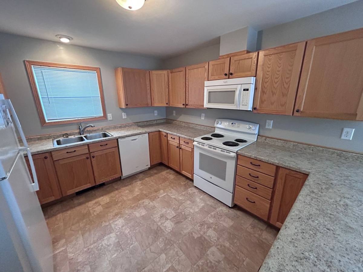 Townhouse for rent at 545 4th Ave SW #2, Valley City, ND 58072