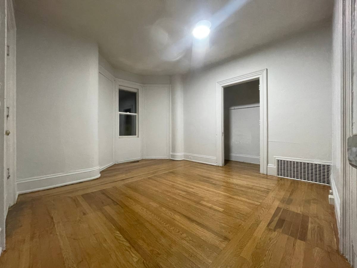Apartment for rent at 713 1st St #1, Jackson, MI 49203