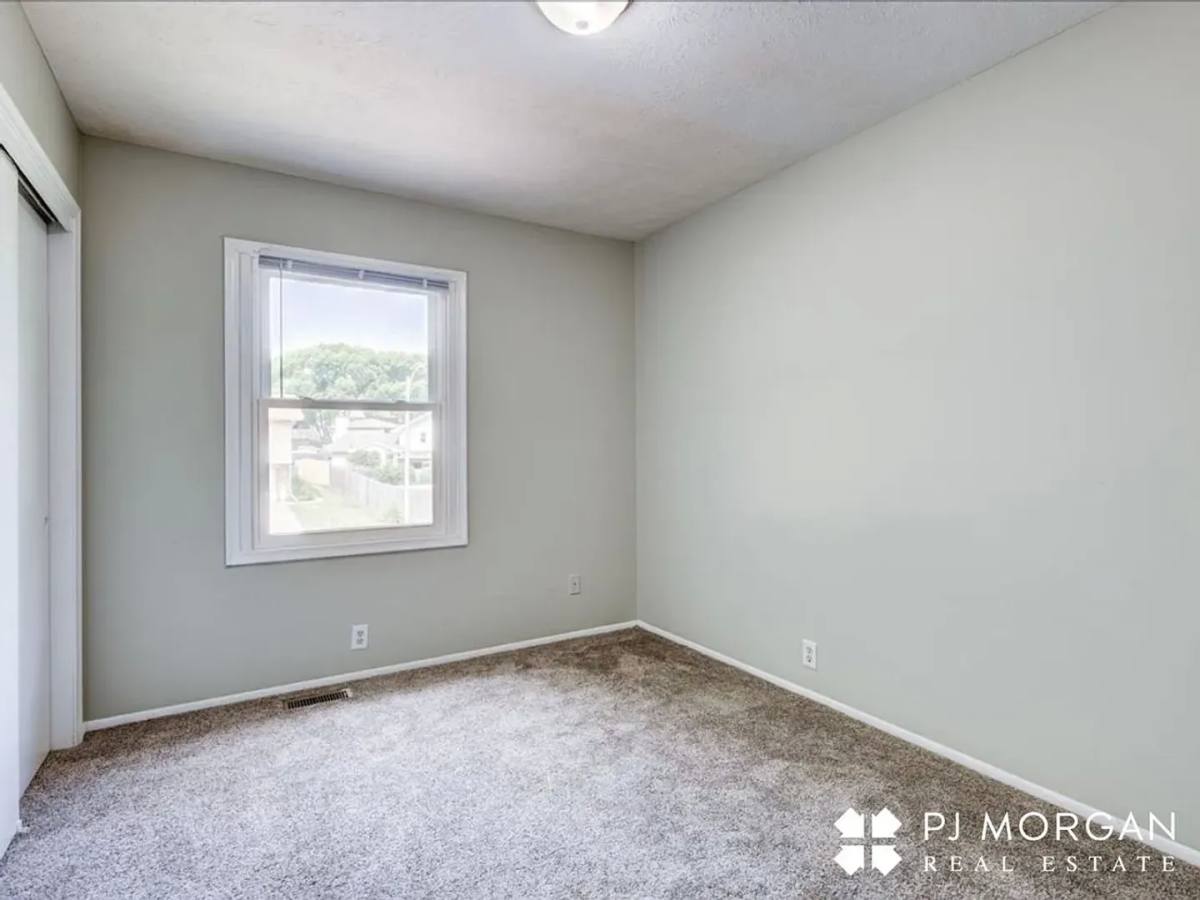 House for rent at 8903 Florence Dr, Bellevue, NE 68147