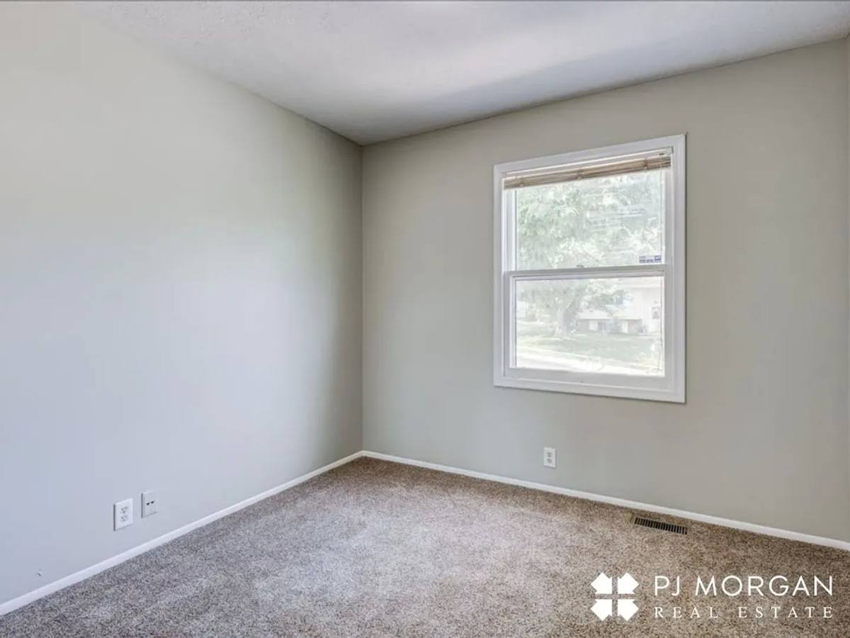 House for rent at 8903 Florence Dr, Bellevue, NE 68147