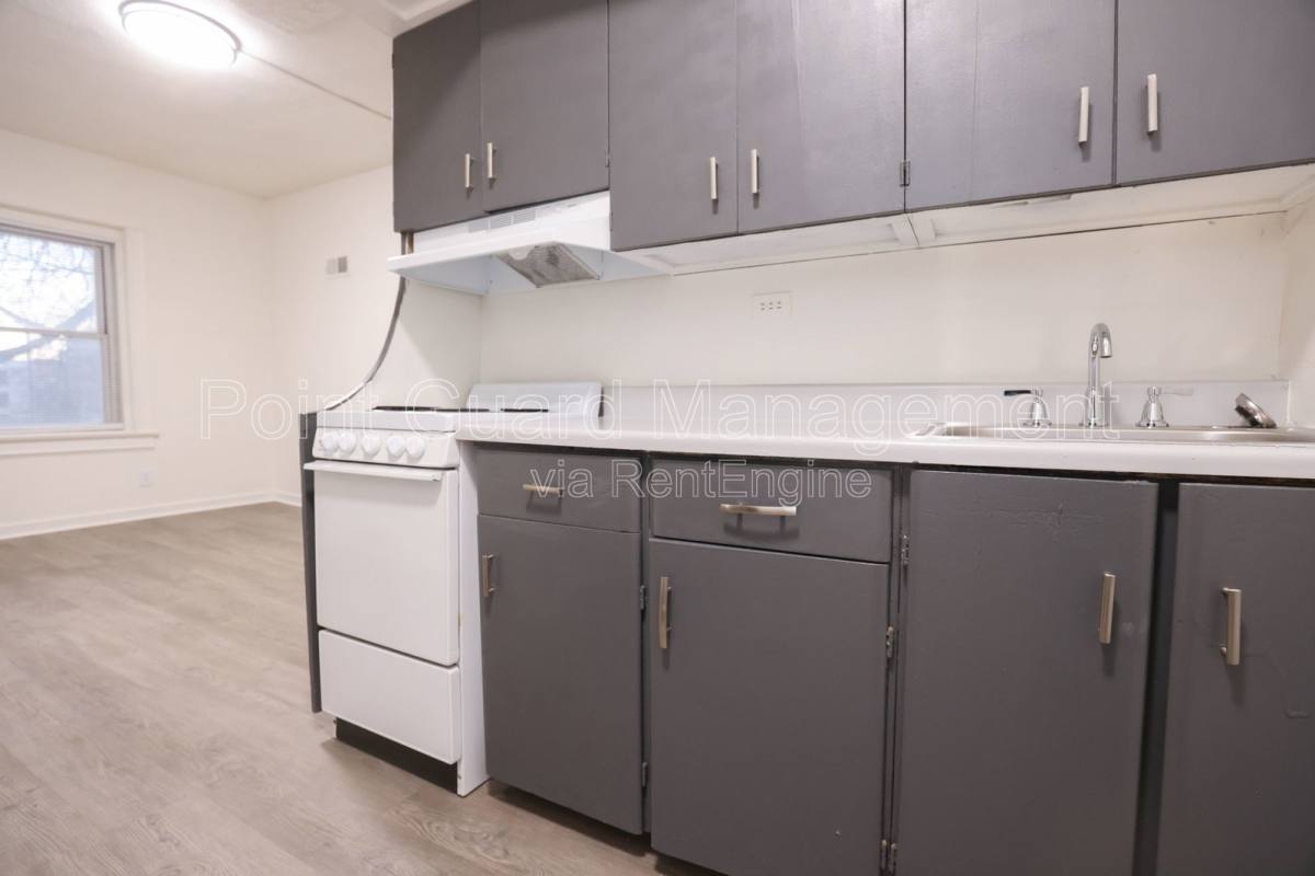 Apartment for rent at 102 N 38th Ave #3, Omaha, NE 68131