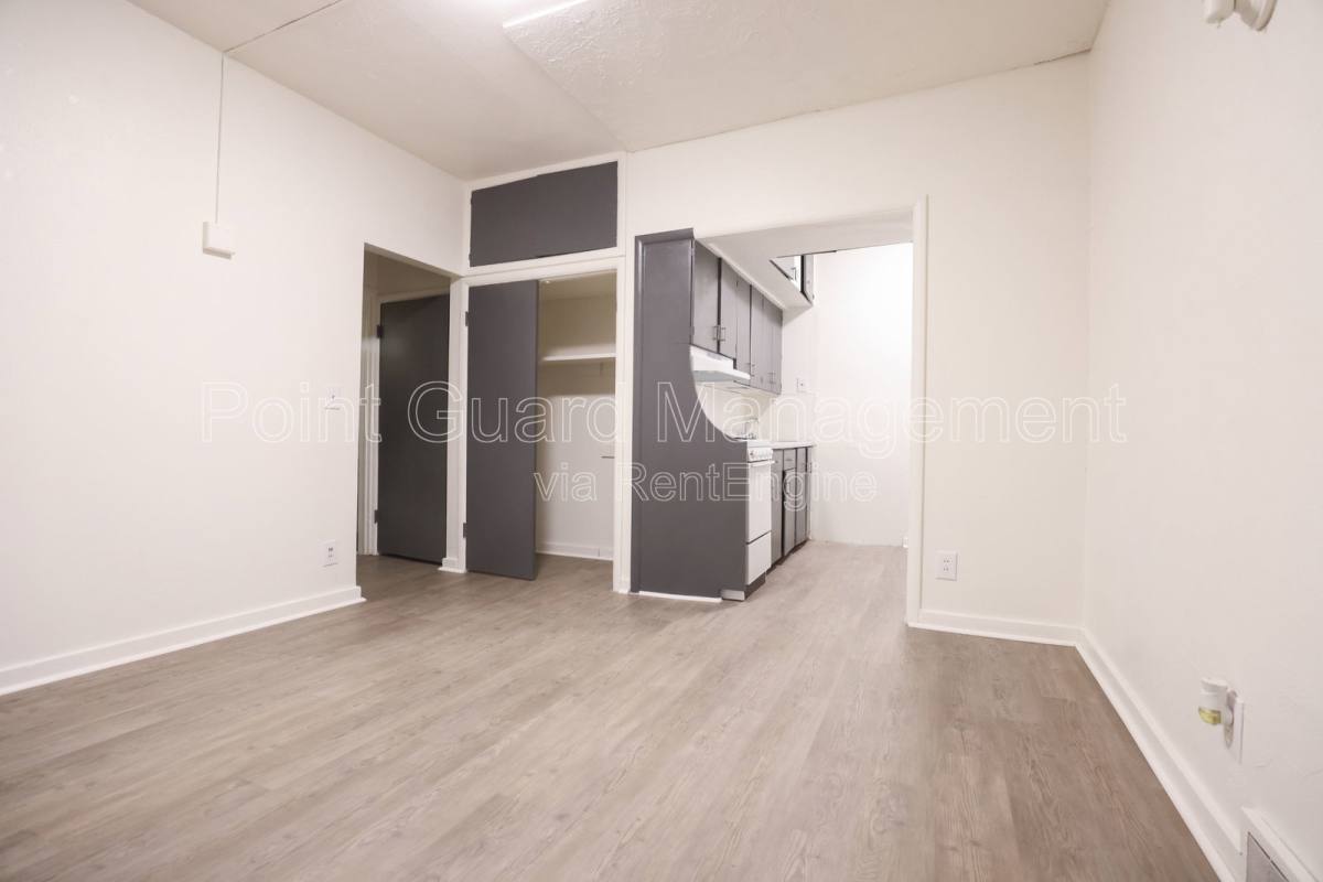 Apartment for rent at 102 N 38th Ave #3, Omaha, NE 68131