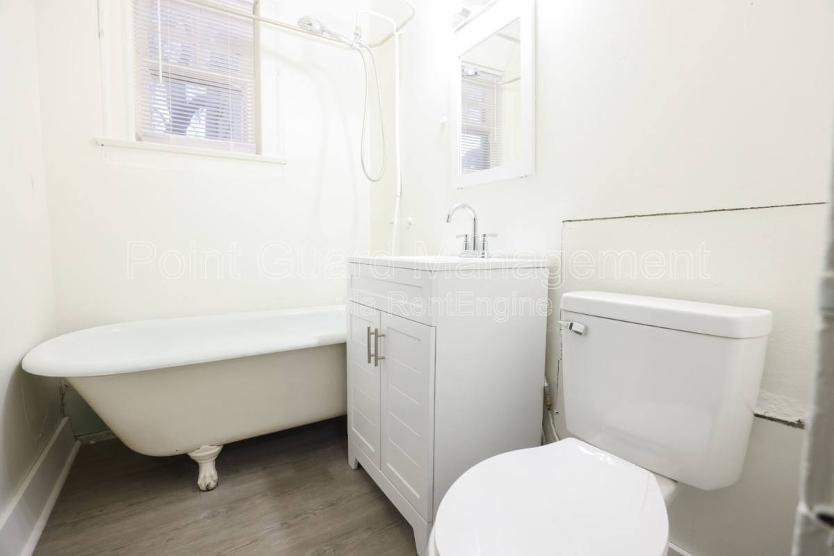 Apartment for rent at 102 N 38th Ave #3, Omaha, NE 68131