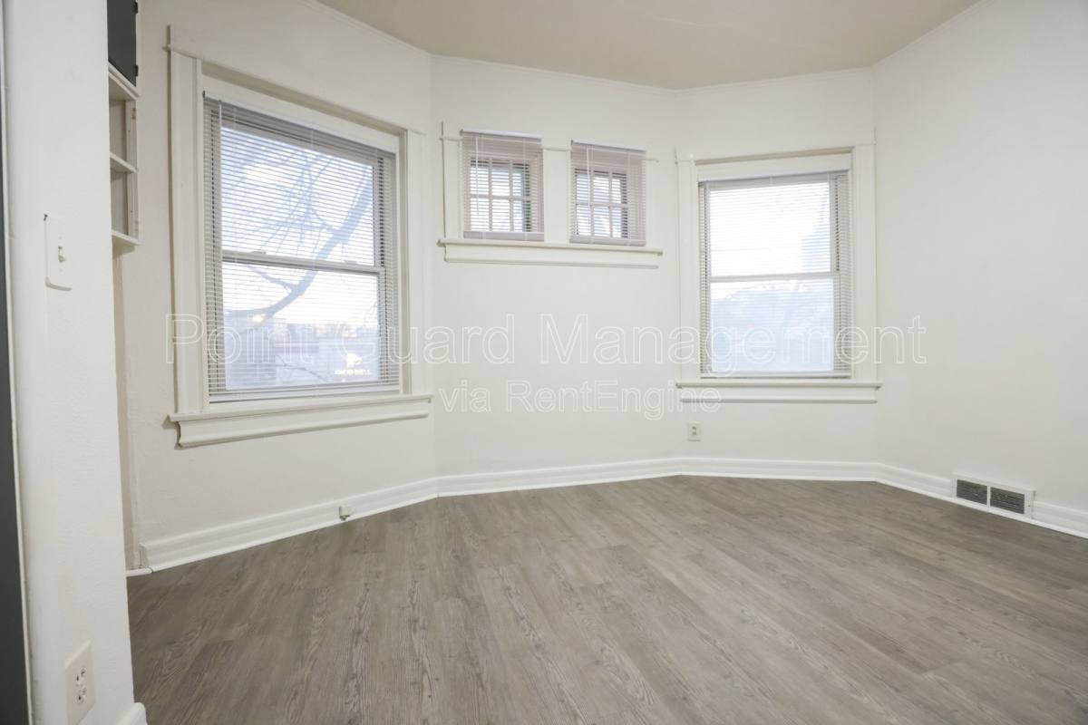 Apartment for rent at 102 N 38th Ave #3, Omaha, NE 68131