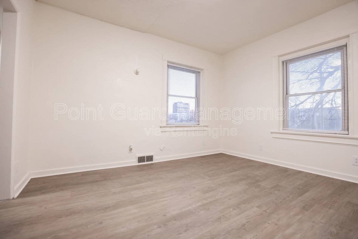 Apartment for rent at 102 N 38th Ave #3, Omaha, NE 68131