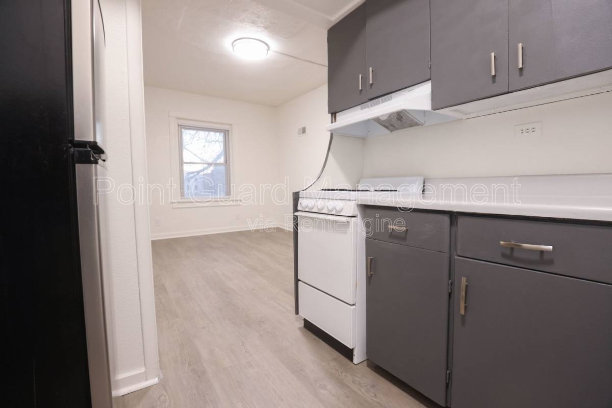 Apartment for rent at 102 N 38th Ave #3, Omaha, NE 68131