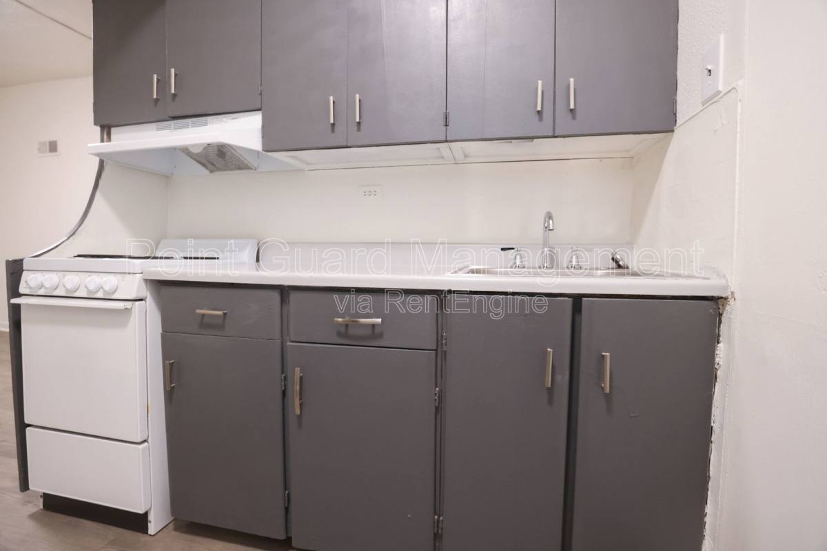 Apartment for rent at 102 N 38th Ave #3, Omaha, NE 68131