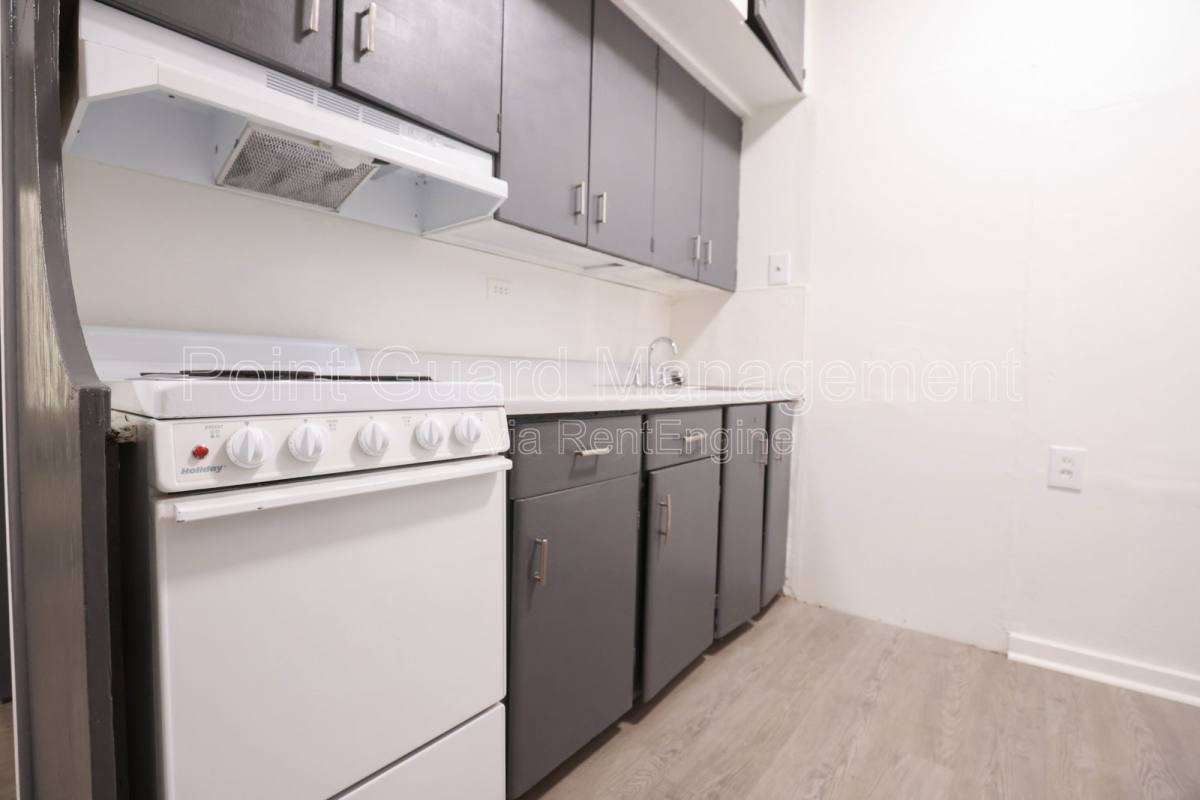 Apartment for rent at 102 N 38th Ave #3, Omaha, NE 68131
