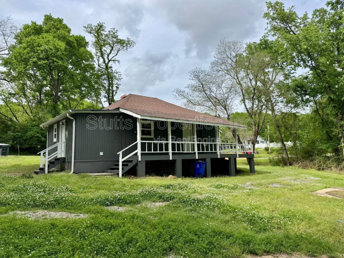 House for rent at 2010 Vulcan Ave, Florence, AL 35630