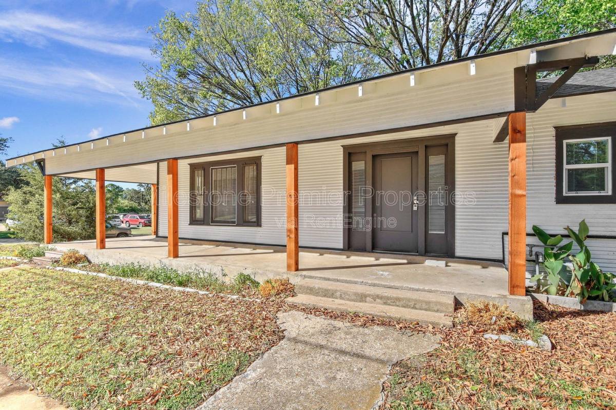 House for rent at 1115 S Rusk Ave, Denison, TX 75020