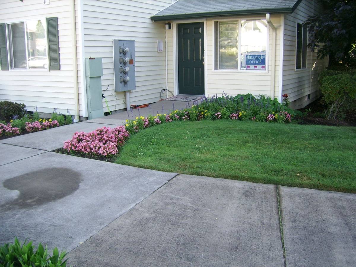 Apartment for rent at 1175 Pine Meadow Dr SE, Albany, OR 97322