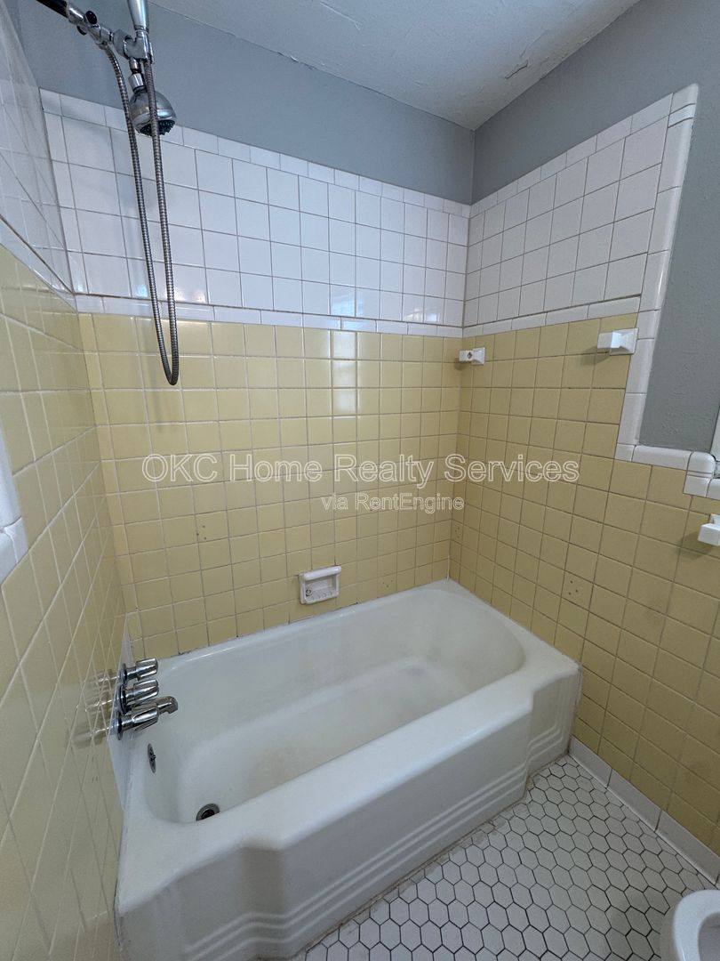 House for rent at 1516 Park Circle, Oklahoma City, OK 73111