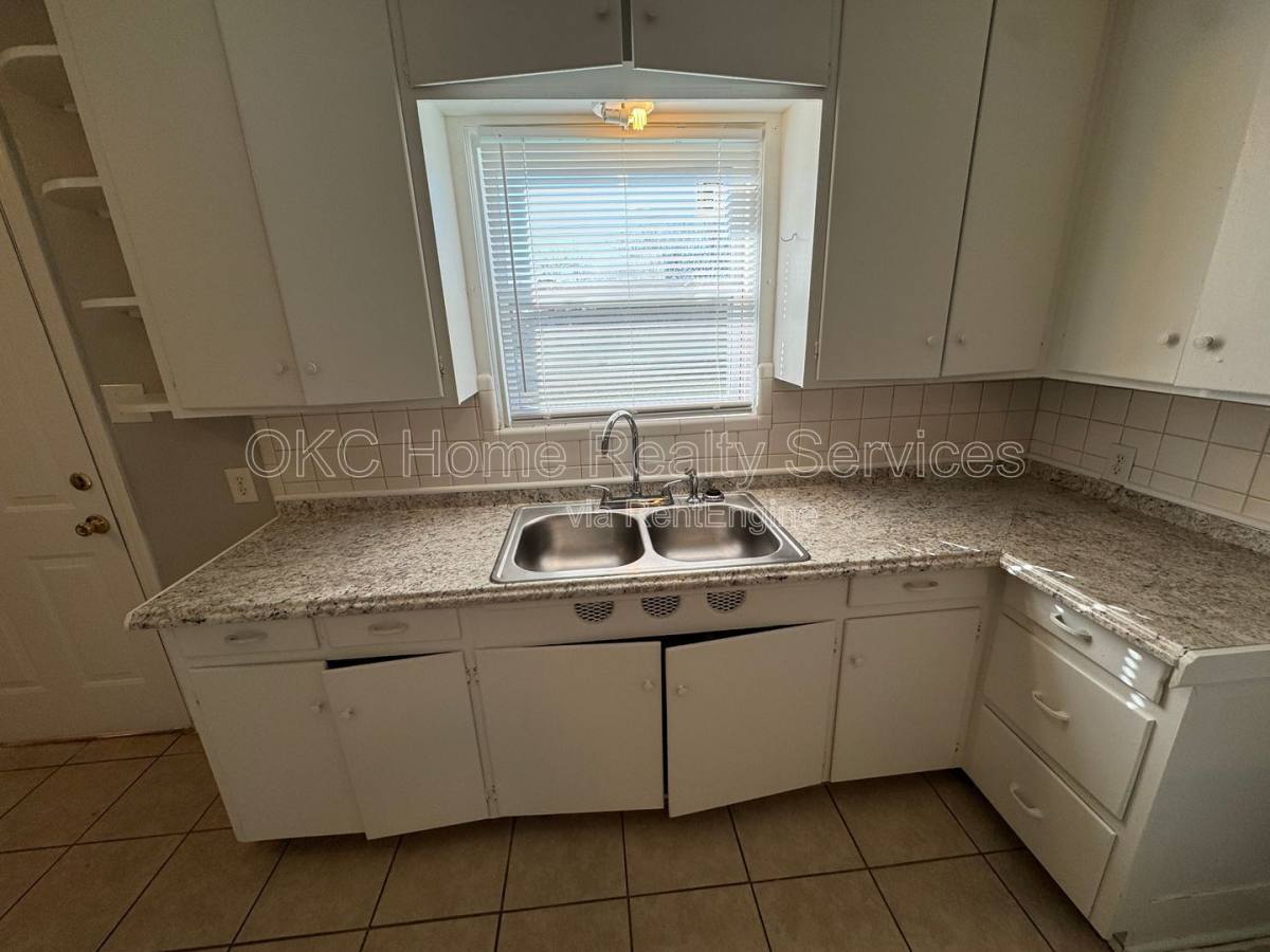 House for rent at 1516 Park Circle, Oklahoma City, OK 73111