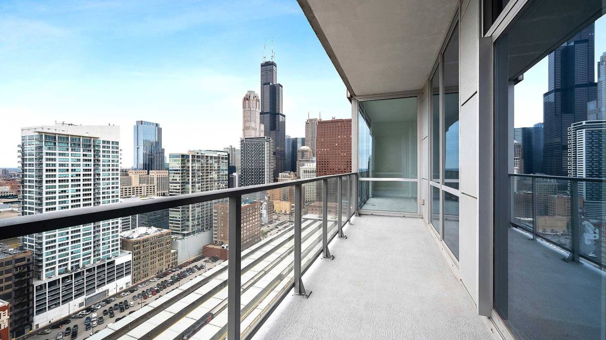 Apartment for rent at 726 S Clark, Chicago, IL 60605