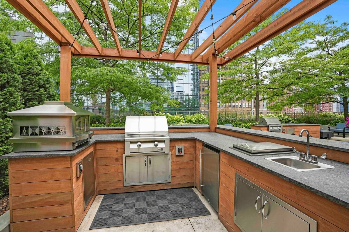 Apartment for rent at 726 S Clark, Chicago, IL 60605