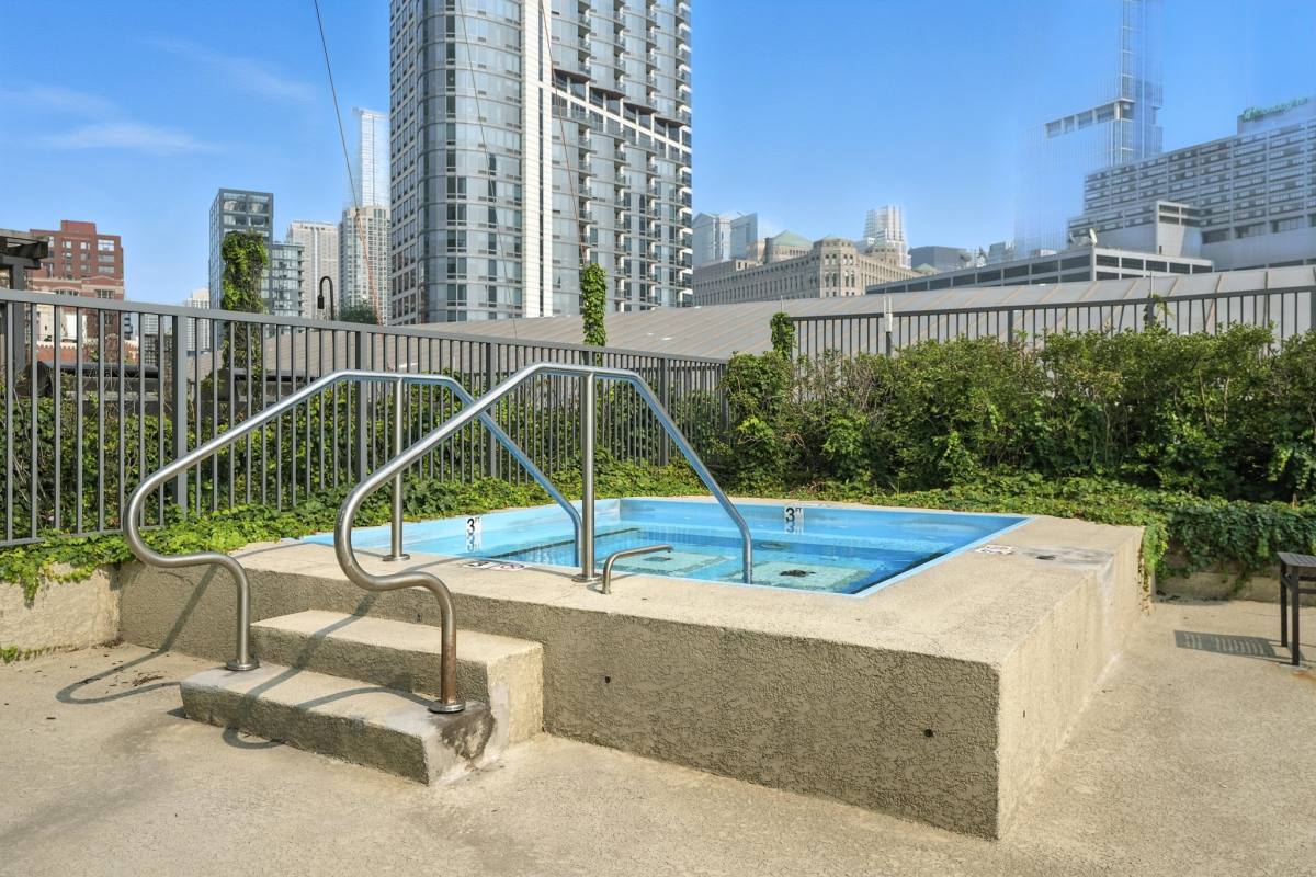 Apartment for rent at 542 N Kingsbury, Chicago, IL 60654