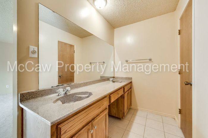 House for rent at 2913 Green Ridge St, Fort Worth, TX 76133