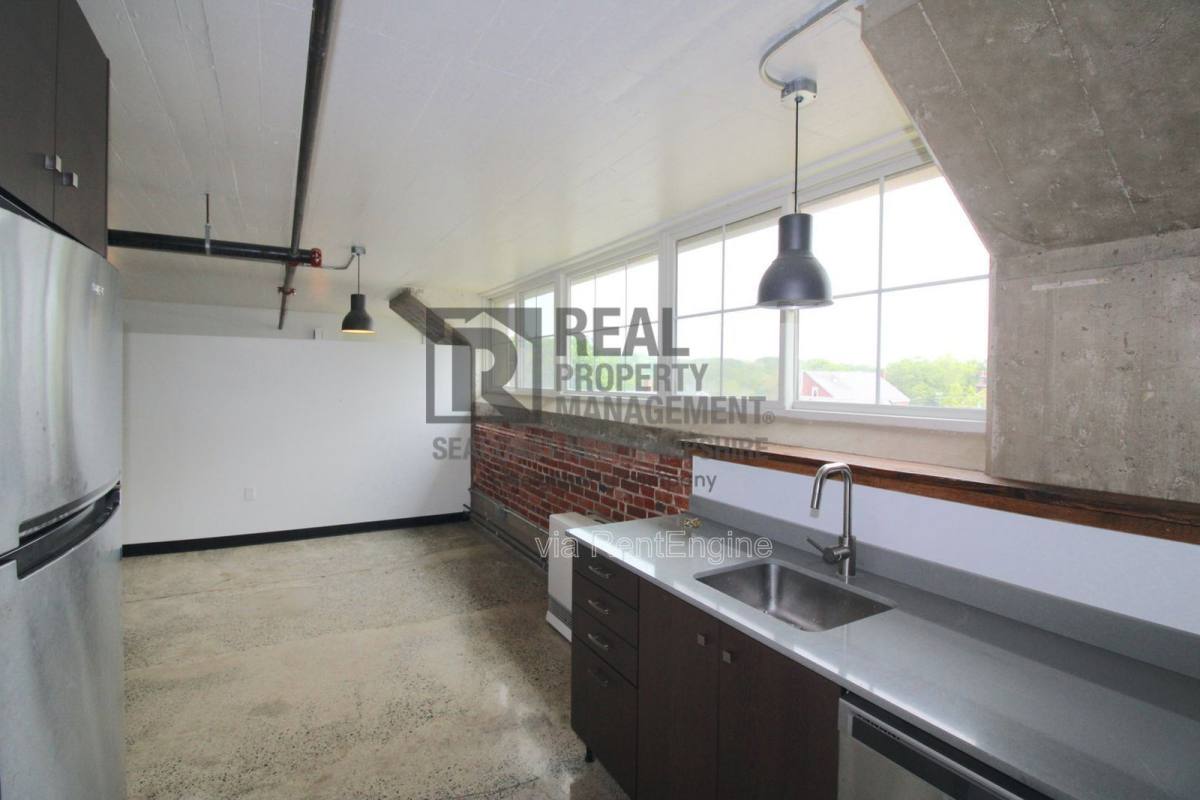 Apartment for rent at 710 Main St #3 C, Rollinsford, NH 03869