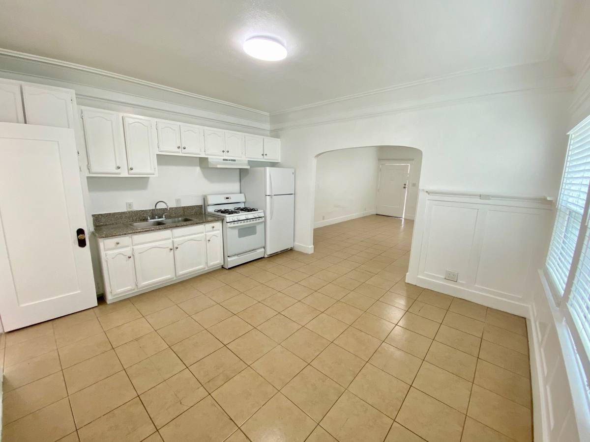 Apartment for rent at 2921 Van Buren Place, Los Angeles, CA 90007