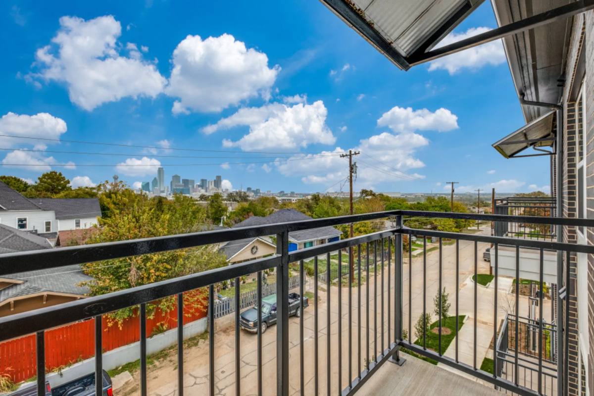 Apartment for rent at 624 N Lancaster Ave #213, Dallas, TX 75203