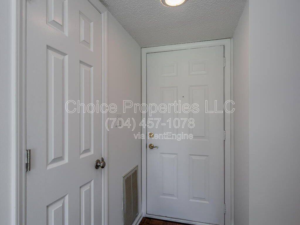 Apartment for rent at 11042 Running Ridge Rd, Charlotte, NC 28226