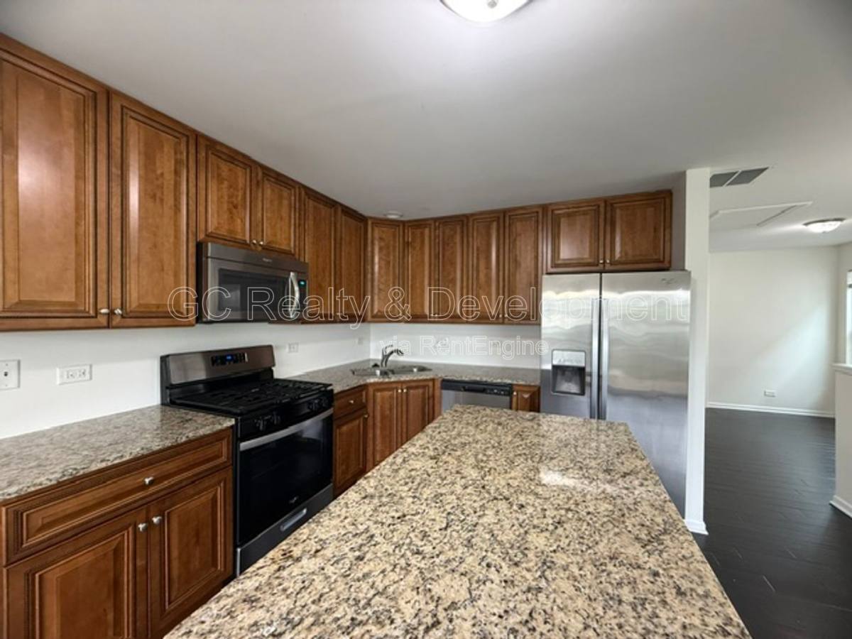 Apartment for rent at 1016 Turin Dr, Hampshire, IL 60140