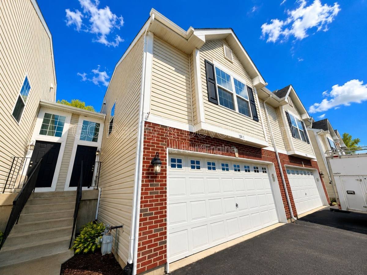 Apartment for rent at 1016 Turin Dr, Hampshire, IL 60140