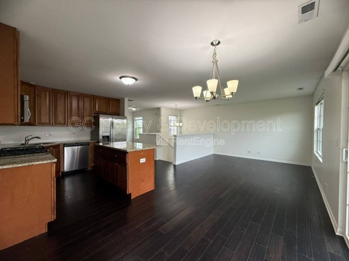 Apartment for rent at 1016 Turin Dr, Hampshire, IL 60140