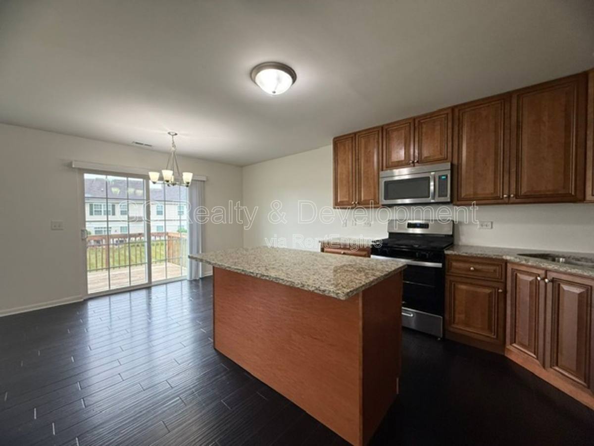 Apartment for rent at 1016 Turin Dr, Hampshire, IL 60140