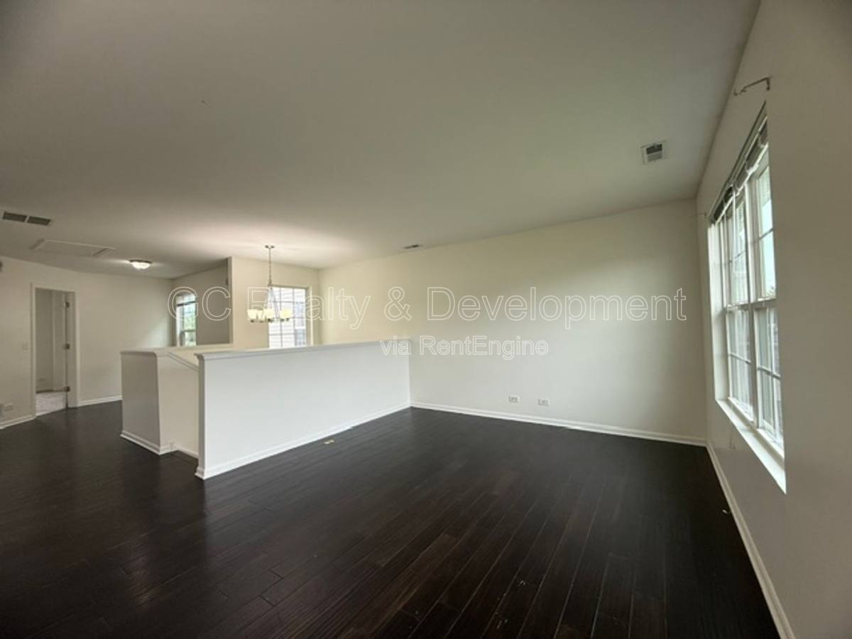 Apartment for rent at 1016 Turin Dr, Hampshire, IL 60140