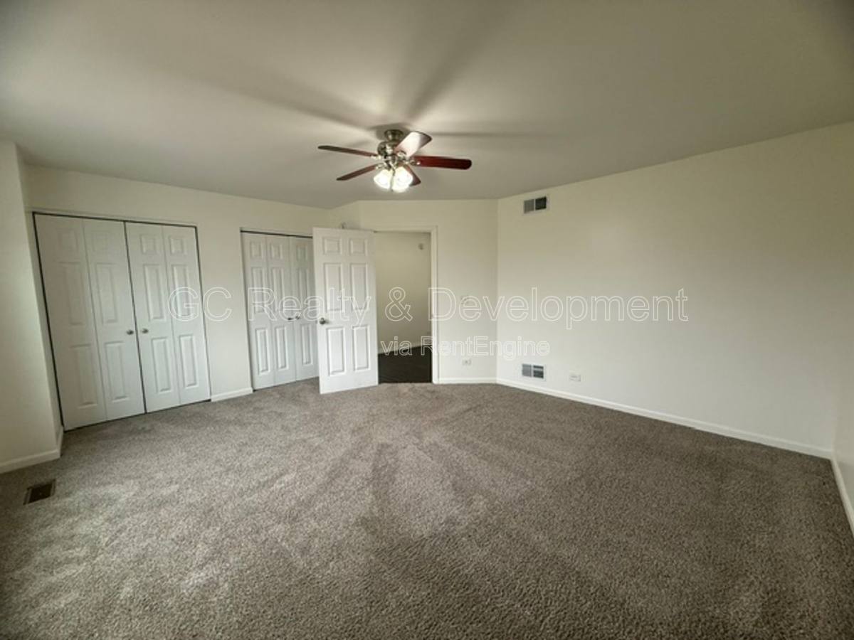 Apartment for rent at 1016 Turin Dr, Hampshire, IL 60140