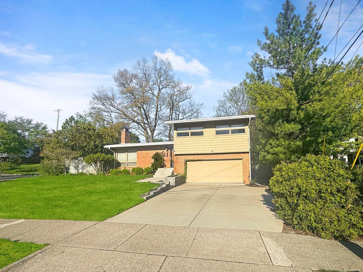 House for rent at 1353 Pinecrest Ave SE, Grand Rapids, MI 49506