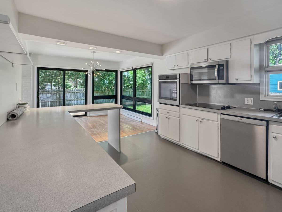 House for rent at 1353 Pinecrest Ave SE, Grand Rapids, MI 49506