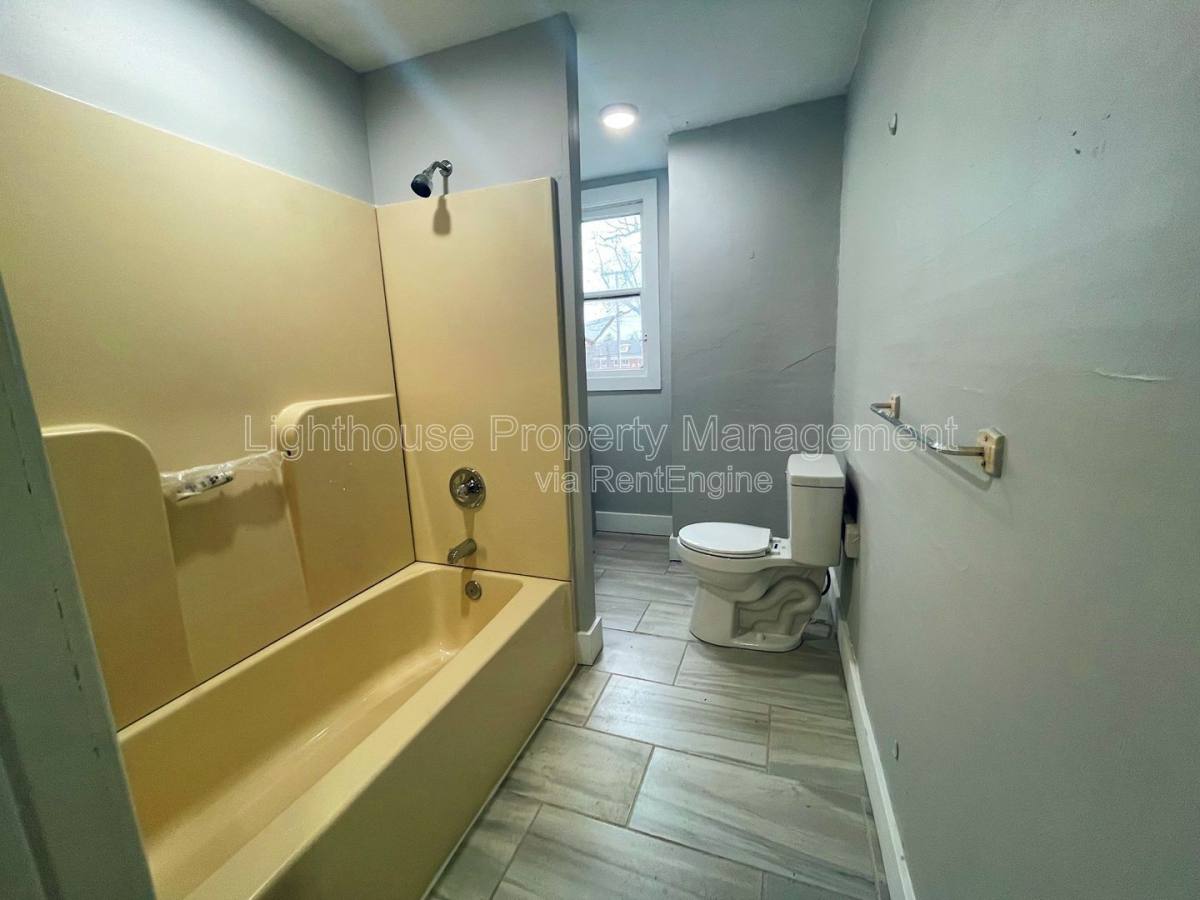 Apartment for rent at 618 Superior St #2, Benton Harbor, MI 49022