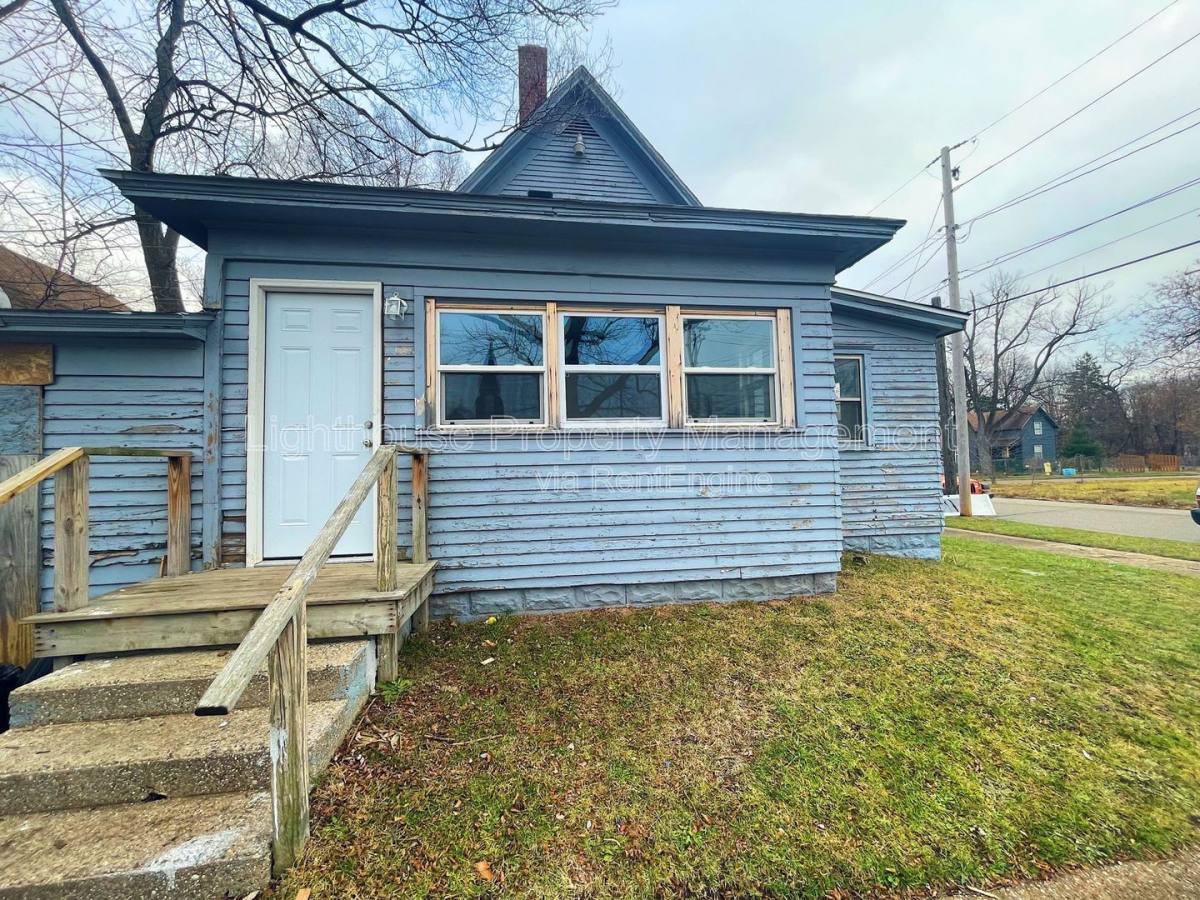Apartment for rent at 618 Superior St #2, Benton Harbor, MI 49022