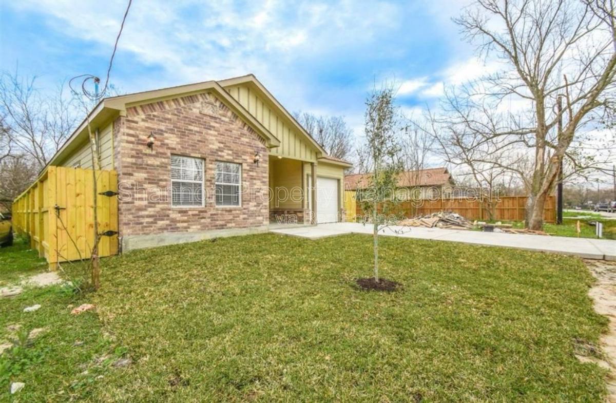 House for rent at 7941 Sparta St, Houston, TX 77028