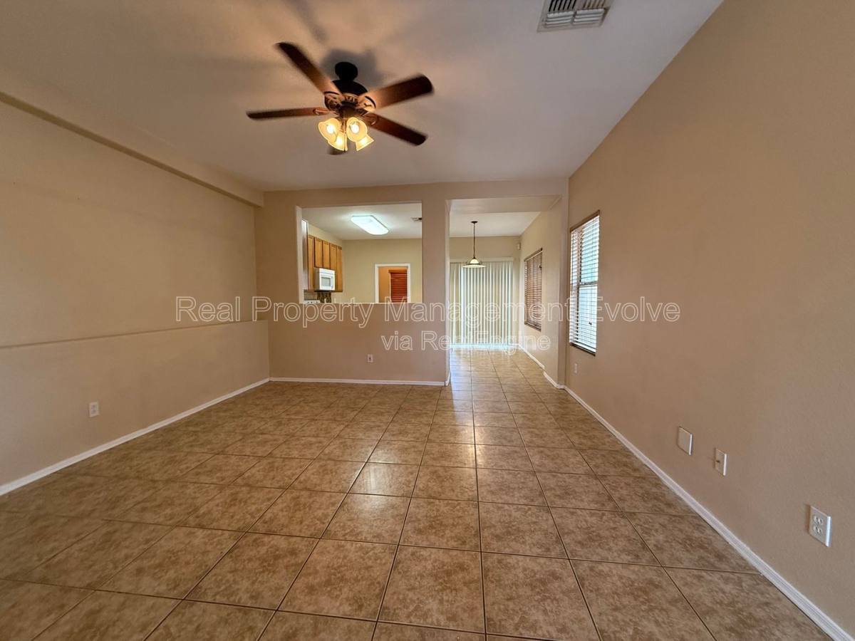 House for rent at 9559 W Monte Vista Rd, Phoenix, AZ 85037
