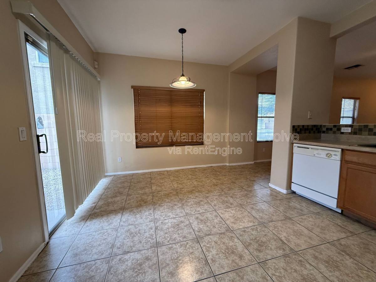 House for rent at 9559 W Monte Vista Rd, Phoenix, AZ 85037