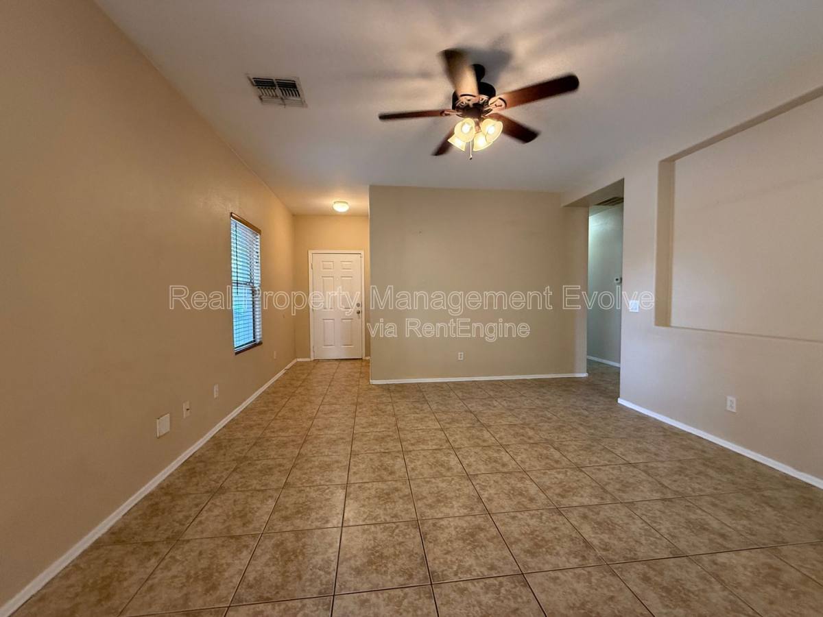 House for rent at 9559 W Monte Vista Rd, Phoenix, AZ 85037