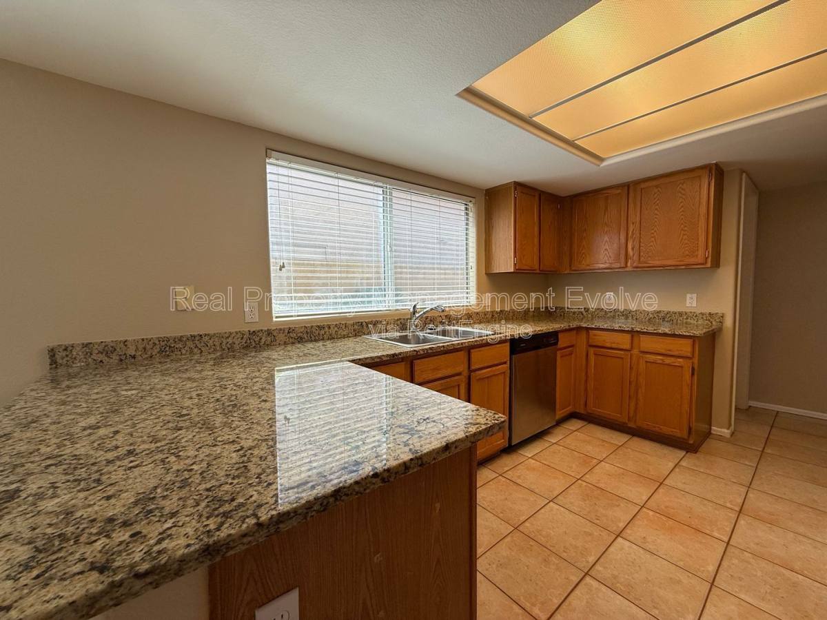 House for rent at 17215 N 46th Place, Phoenix, AZ 85032