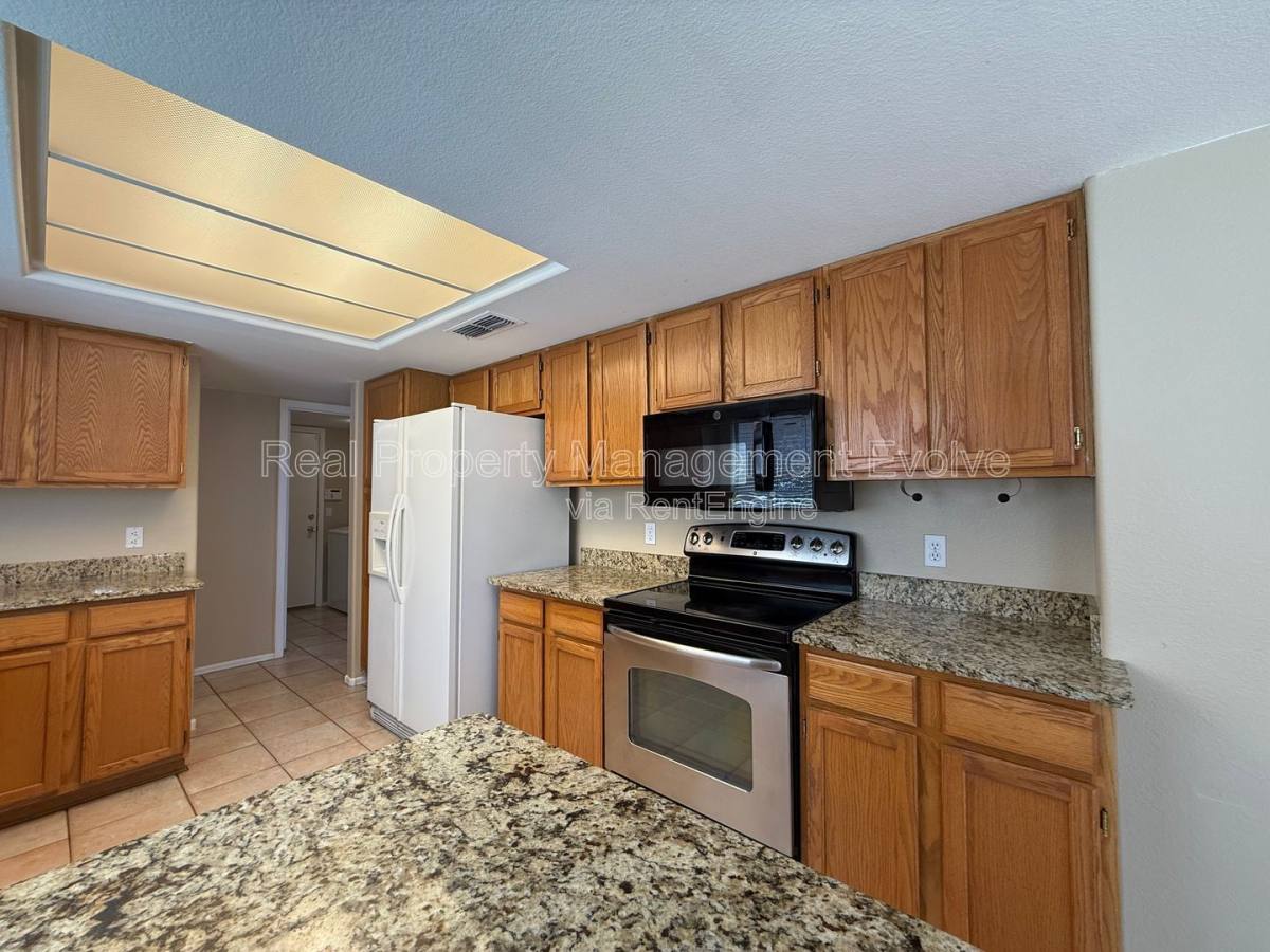 House for rent at 17215 N 46th Place, Phoenix, AZ 85032