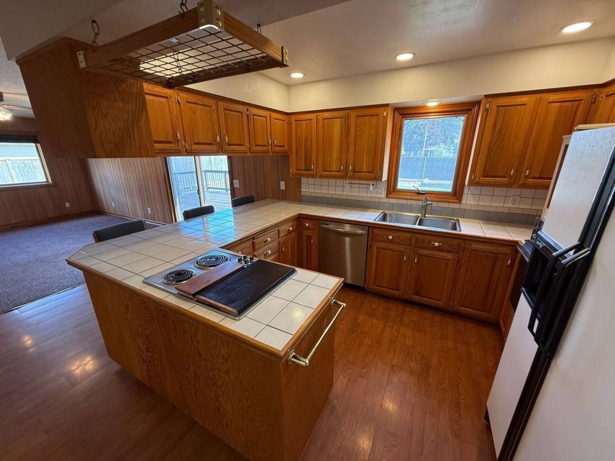 House for rent at 460 SE Conifer Place, Sublimity, OR 97385
